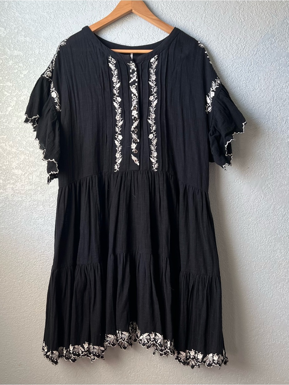 Free People Black Embroidered Tiered Mini Dress Large  Boho Flutter Sleeve - Picture 5 of 8